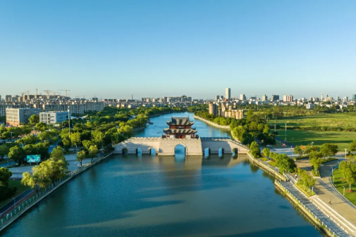 区委常委会传达上级有关精神，研究安全生产、防汛防台、开发区管理等工作