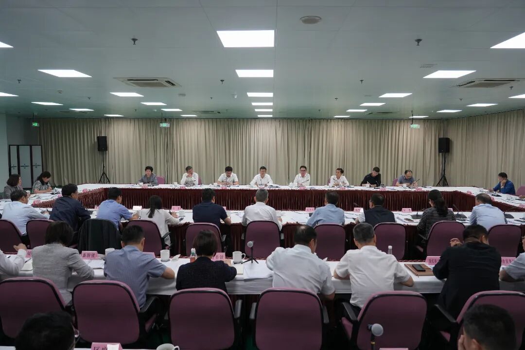 区委财经委会议暨经济运行分析会议举行，研究部署三季度以及下半年重点任务