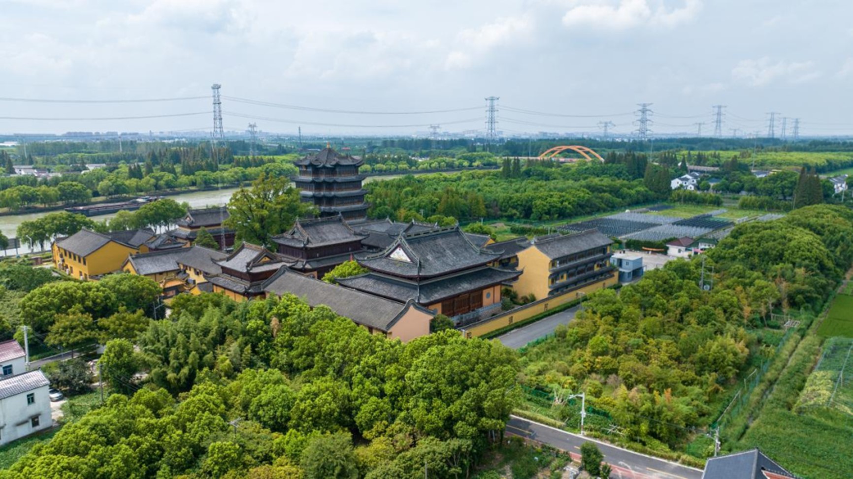 在青浦，江南秋日胜春朝