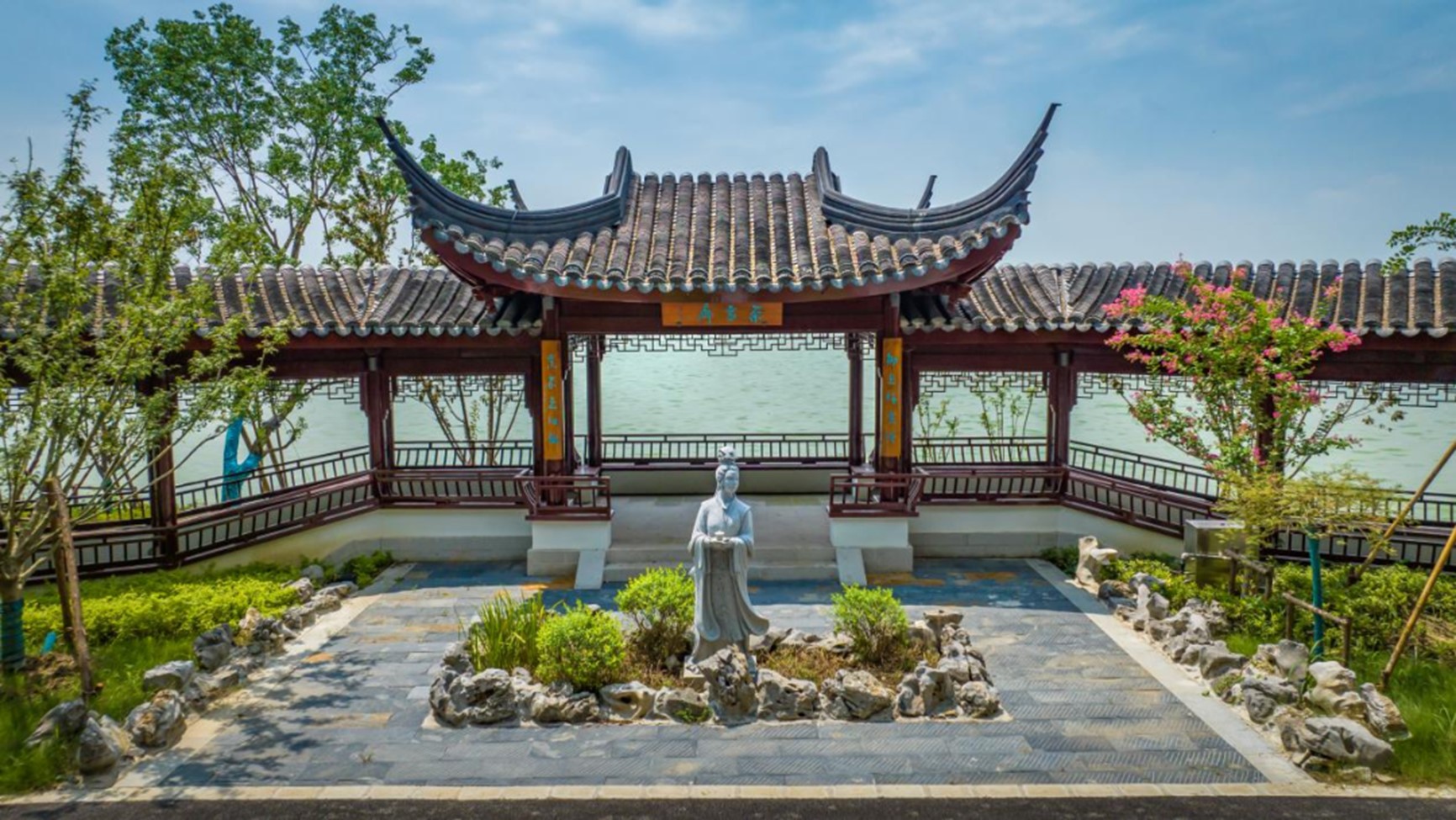在青浦，江南秋日胜春朝