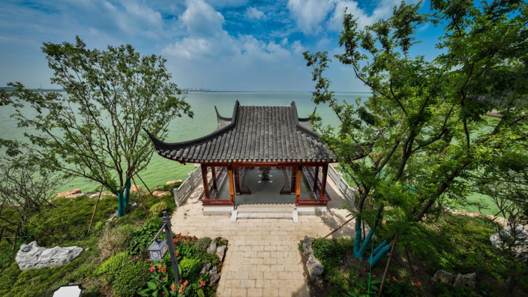 在青浦，江南秋日胜春朝