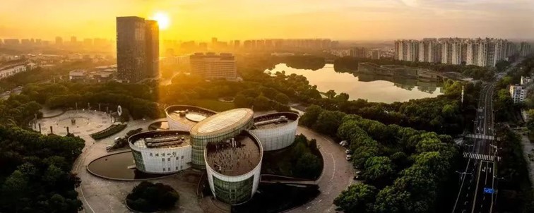 会·聚青浦｜来青浦捕捉秋色，观看一场五彩缤纷的秋天童话剧！