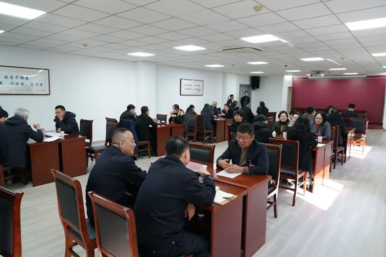 政府部门现场办公，面对面办理代表意见