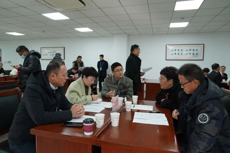 政府部门现场办公，面对面办理代表意见