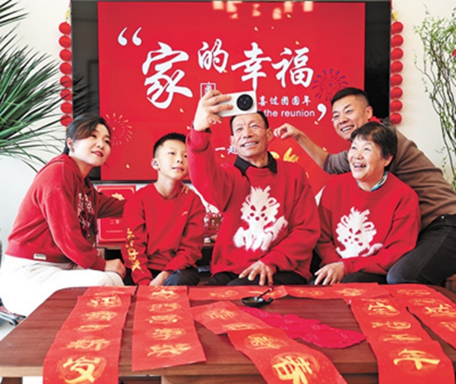 【国务院信息】欢欢喜喜过大年 万家团圆庆新春（新春走基层）