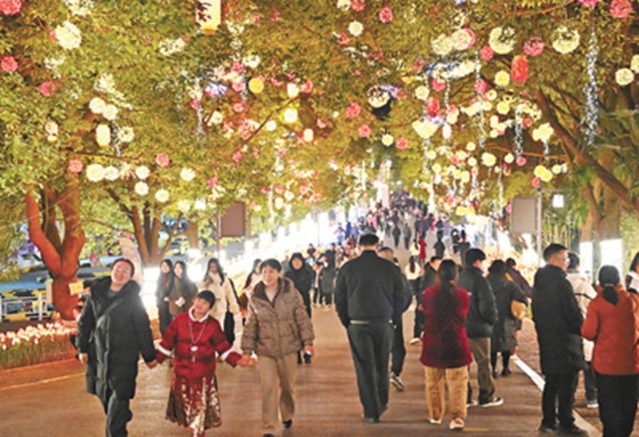 【国务院信息】欢欢喜喜过大年 万家团圆庆新春（新春走基层）