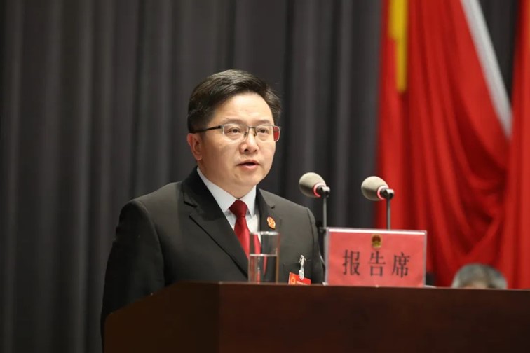 区六届人大五次会议举行第二次全体会议，听取区人大常委会和“两院”工作报告