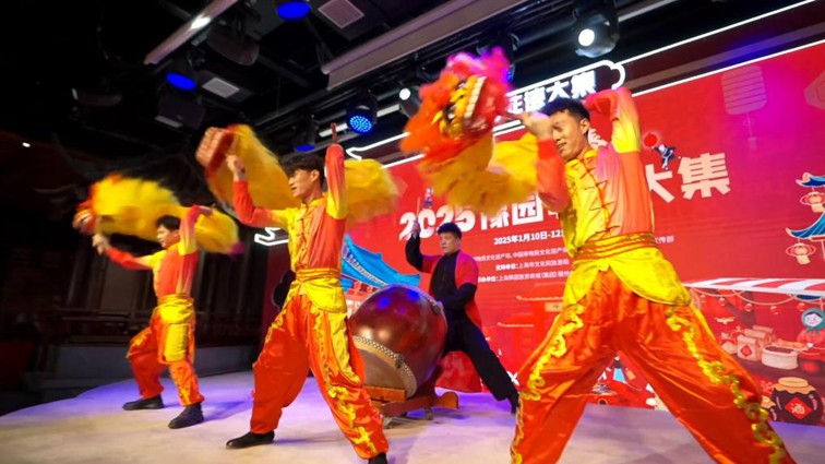 【国务院信息】新华视点丨2025入境游火热开局，老外打卡“中国年”