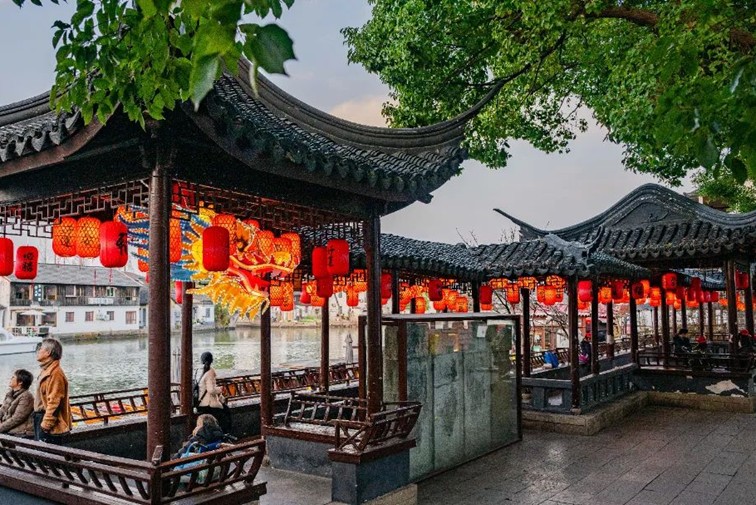 提一盏花灯入梦江南，来青浦用一场元宵灯海收官蛇年春节！