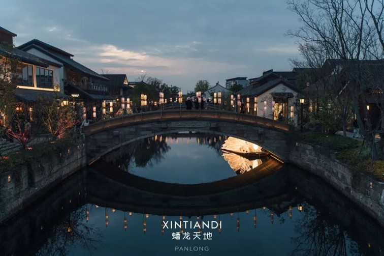 提一盏花灯入梦江南，来青浦用一场元宵灯海收官蛇年春节！
