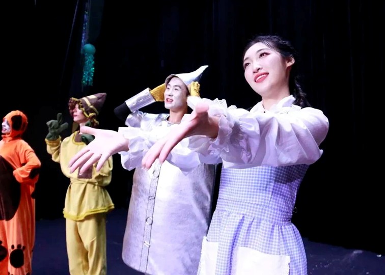 318青浦旅游日丨花影婆娑春意浓，青浦剧场与春天一道欢歌！