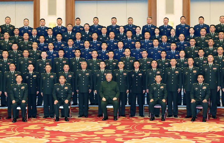 3月19日至20日，中共中央总书记、国家主席、中央军委主席习近平在云南考察。这是20日上午，习近平在昆明亲切接见驻昆明部队官兵代表，代表党中央和中央军委向驻昆明部队全体官兵致以诚挚问候。新华社记者 李刚 摄
