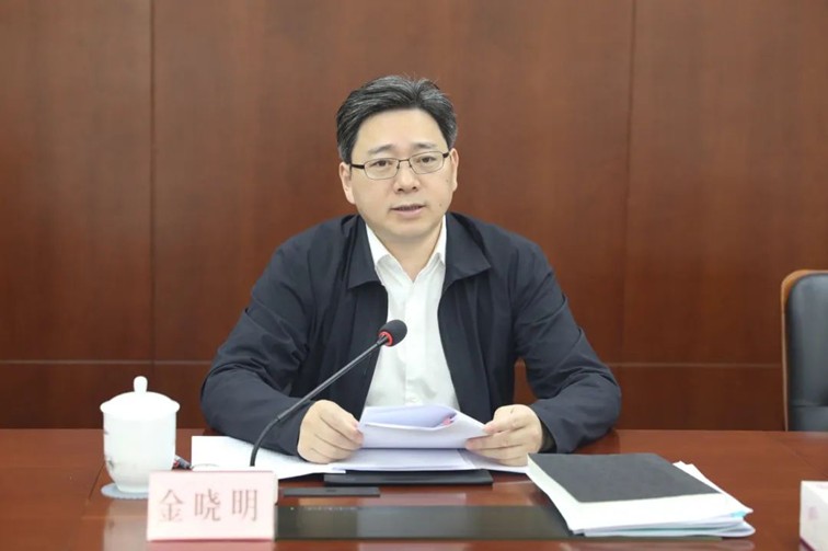 聚焦主题注重实效，切实为基层减负增能，深入贯彻中央八项规定精神学习教育区委理论学习中心组（扩大）学习会举行