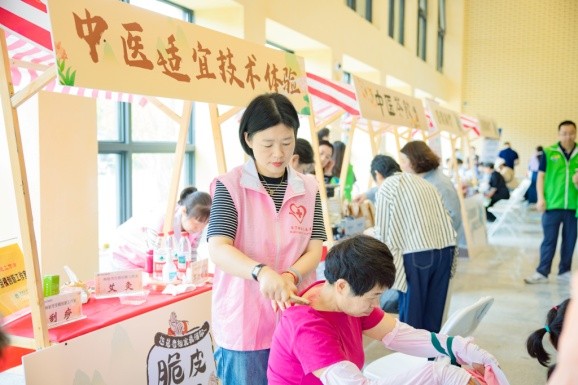 【学思想 强作风 建新功】区卫健委：百名党员进网格 “医心惠民”护健康