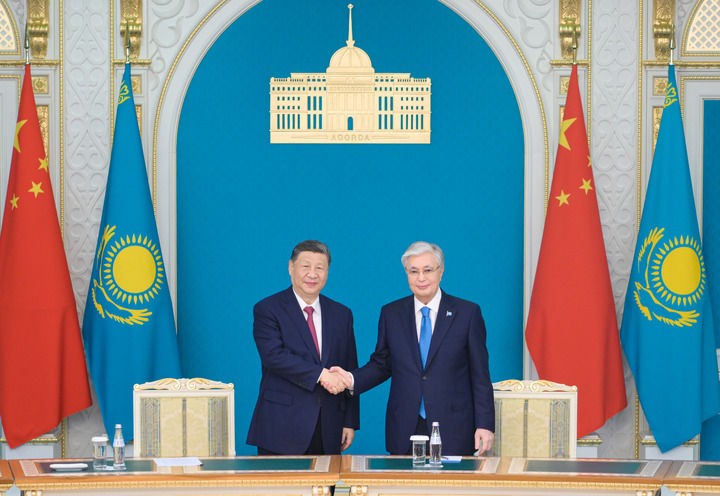 【国务院信息】习近平同哈萨克斯坦总统托卡耶夫会谈