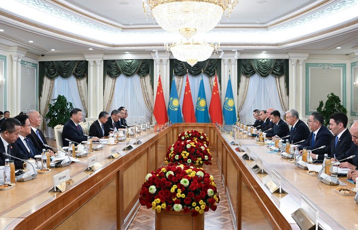 【国务院信息】习近平同哈萨克斯坦总统托卡耶夫会谈