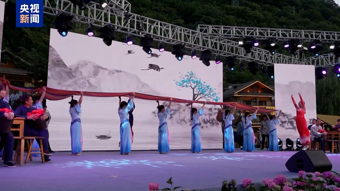 【国务院信息】高温“烤”验催热“清凉经济” 避暑秘境+防晒科技走俏