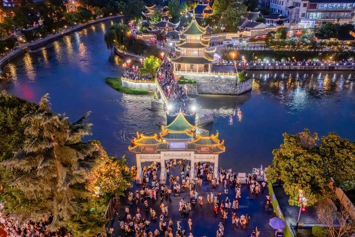 【国务院信息】人气旺 文旅热 消费兴——中国暑期经济“热”力四射