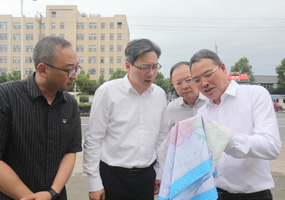 区长金晓明做客“夏令热线”，现场协调解决市民反映的问题