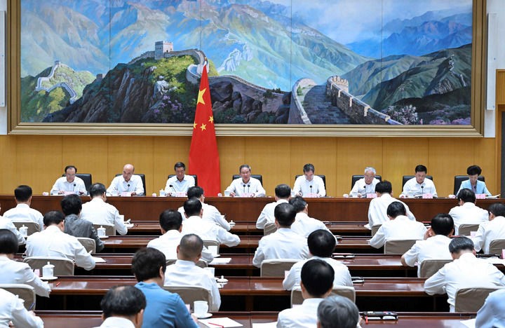 【国务院信息】李强主持召开国务院第九次全体会议强调 巩固拓展经济回升向好势头 努力完成全年经济社会发展目标任务