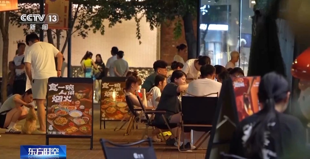 【国务院信息】工业风混搭烟火气 老街区有“新玩法” 城市更新点亮夜的新篇章
