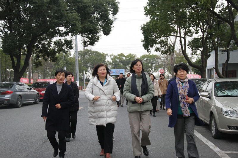 松江区副区长顾洁燕一行来青调研学习体育设施规划建设情况