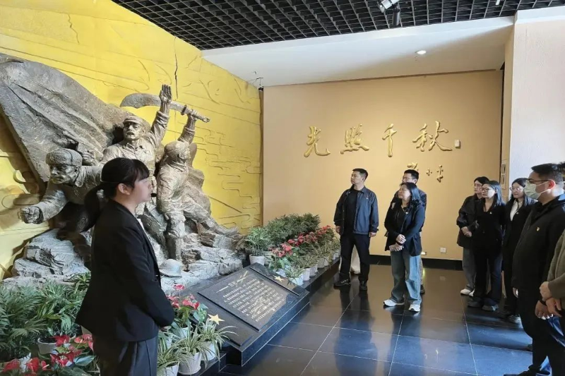 清明祭英烈 党心永传承