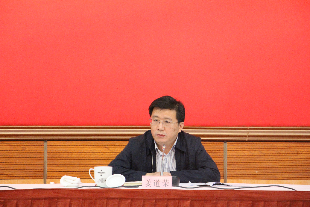 区委常委,宣传部长姜道荣出席会议并讲话.