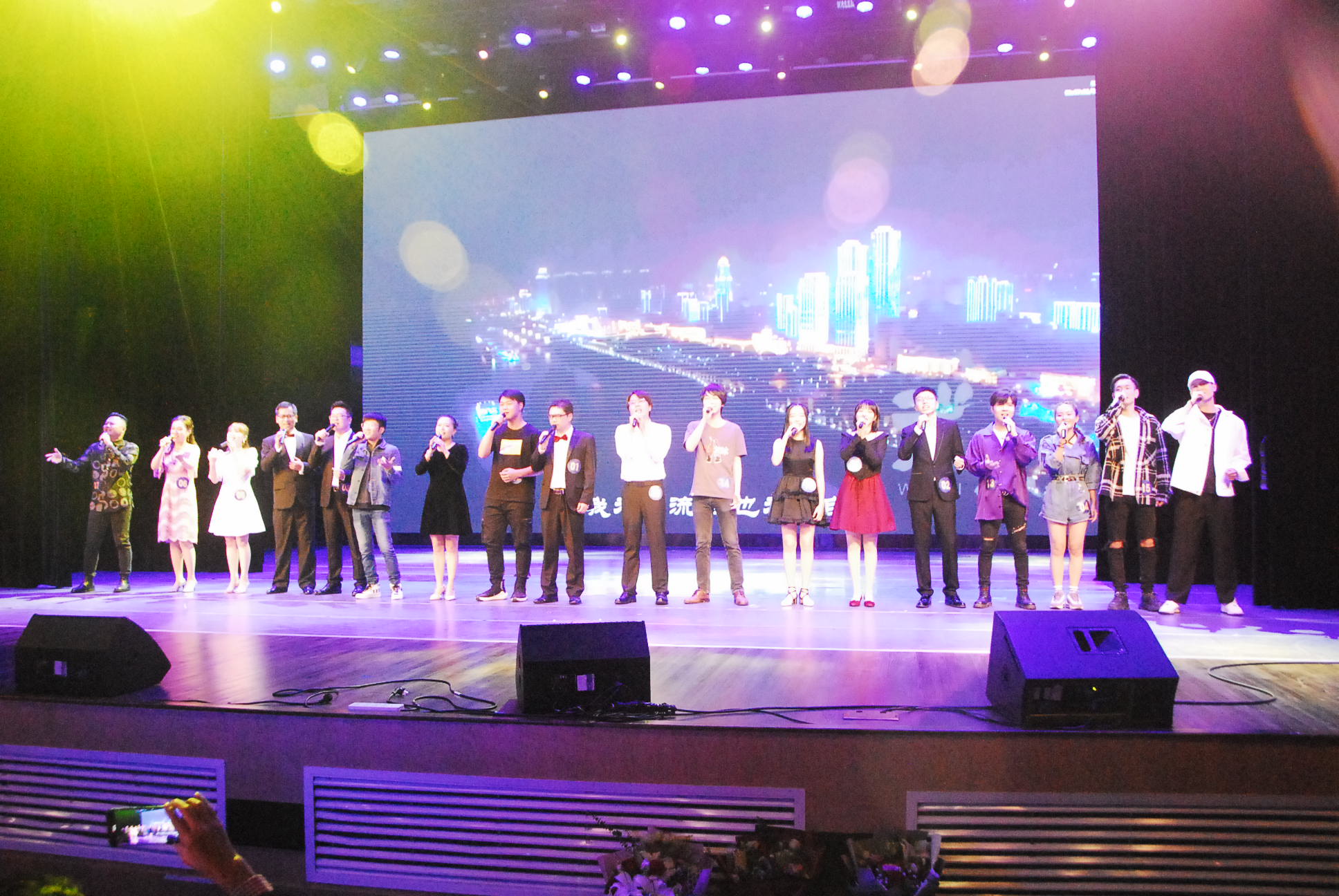 集体演唱《我爱你中国》.jpg