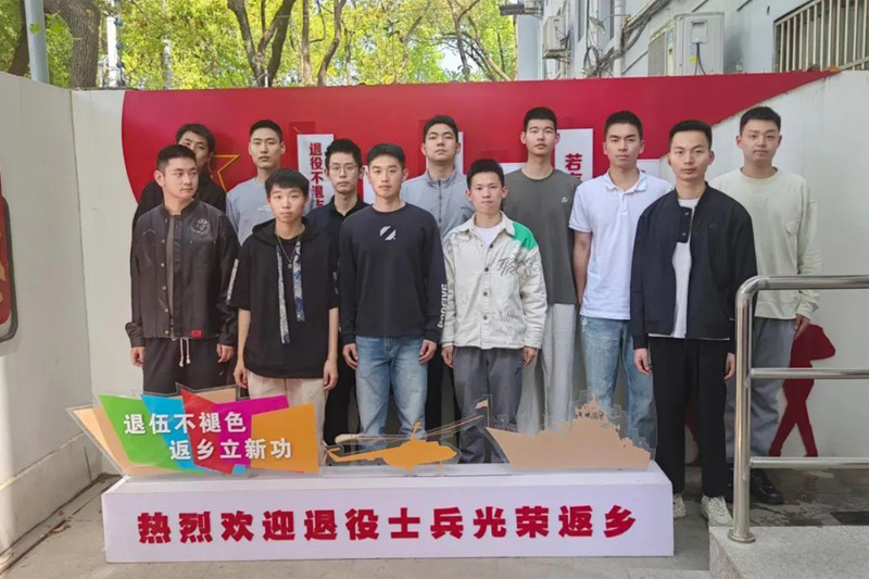 春风迎归雁·戎归启新程—— 青浦区 2025 年春季自主就业退役士兵返乡报到服务彰显 关爱温度