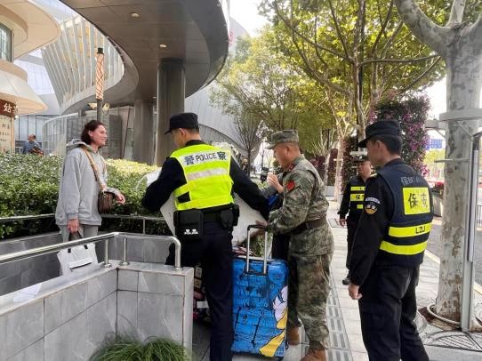 携手同行，青浦退役军人暖心护航进博