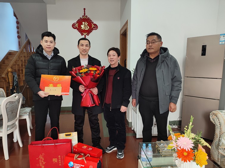 新春相聚 情暖 “最可爱的人”