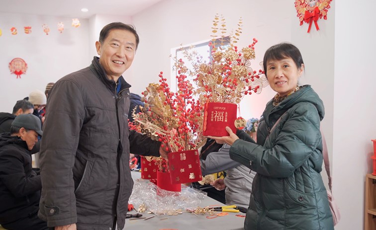 瑞彩蛇舞贺新禧，乡韵迎春展宏图——青浦军休迎接蛇年新春