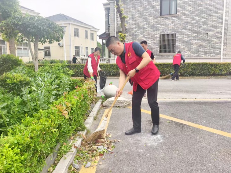 退役军人展风采：老兵出手“智”理脏乱差