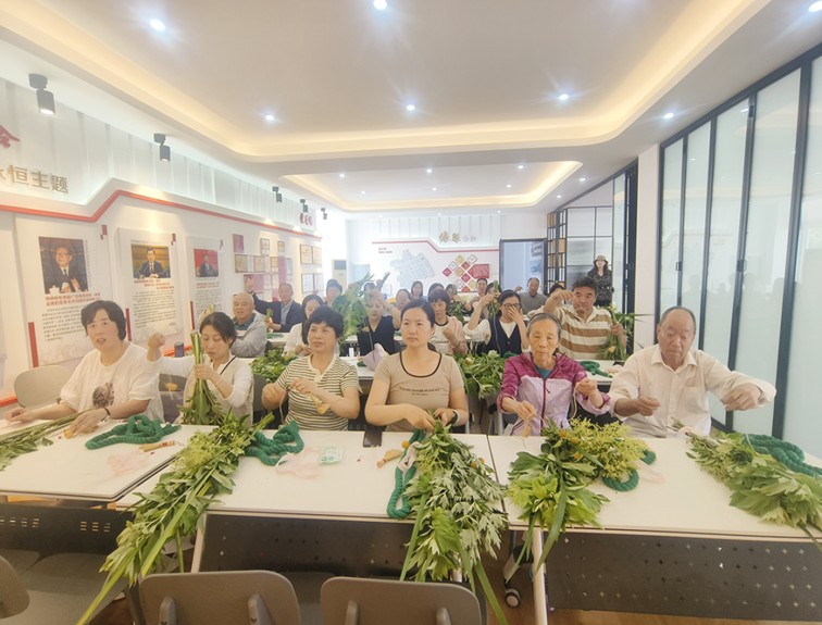 粽香传情系老兵 退役军人服务站共谱端午温馨画卷