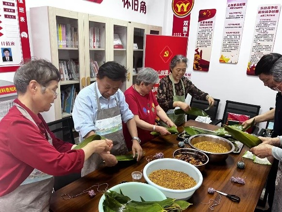 粽香传情系老兵 退役军人服务站共谱端午温馨画卷
