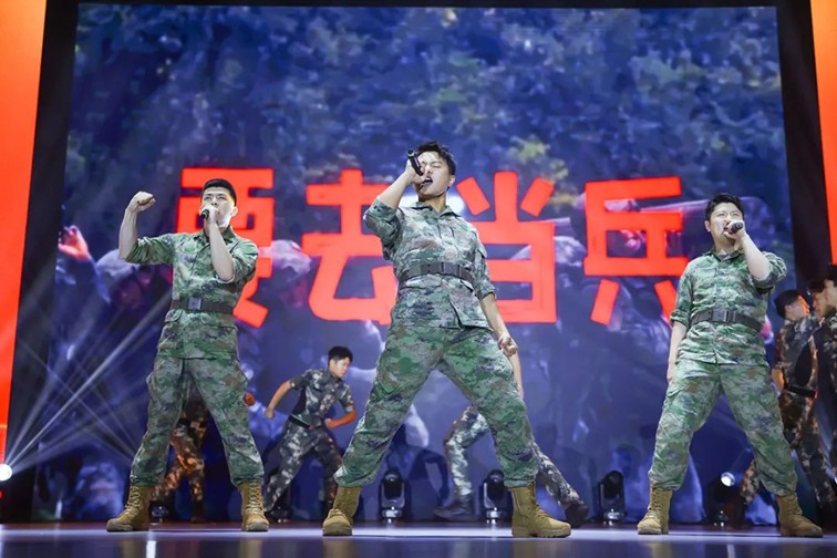 戎马铸忠魂 双拥谱新篇——青浦区庆祝建军98周年、纪念抗战胜利80周年双拥慰问演出暨创建“全国双拥模范城”成果展示活动隆重举行