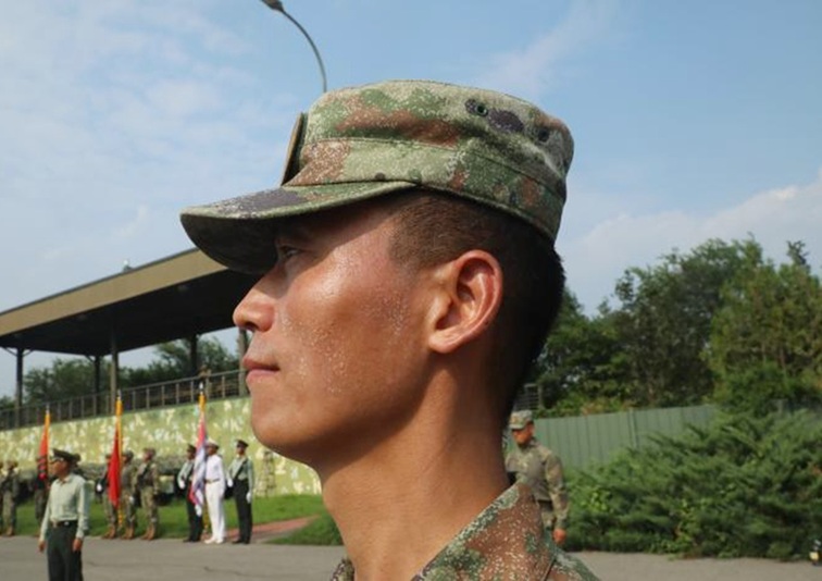 青浦区退役军人事务局看望慰问阅兵教练员退役军人王杰，共话军旅荣光与使命担当