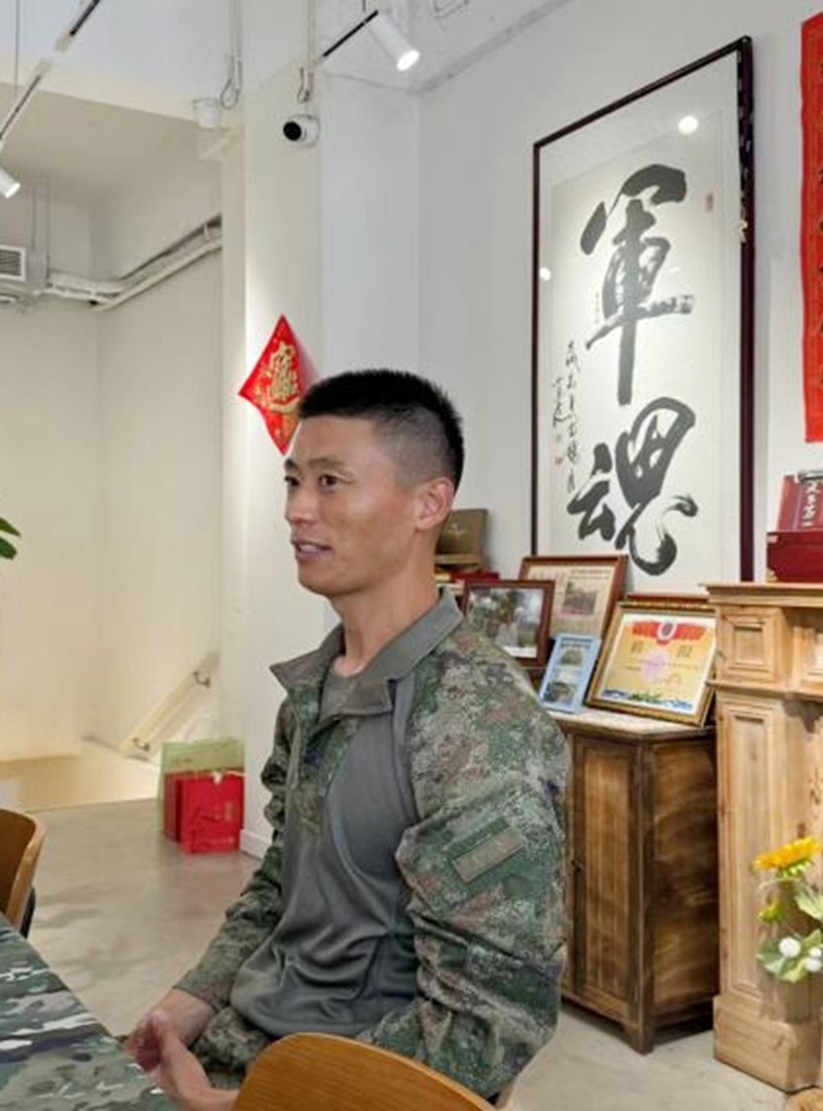青浦区退役军人事务局看望慰问阅兵教练员退役军人王杰，共话军旅荣光与使命担当