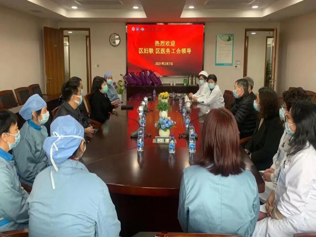 巾帼有情送温暖 留沪过年慰心安 巾帼有情送温暖 留沪过年慰心安