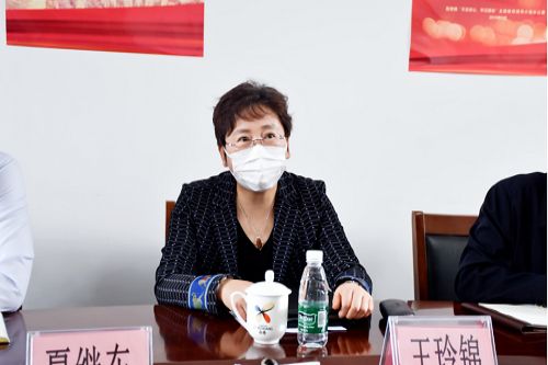 镇党委书记王玲锦带队到崧泽村开展工作调研