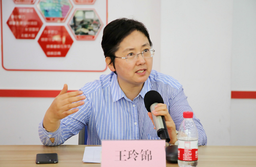 全国市区镇人大代表走进赵巷社区开展联系人民群众活动