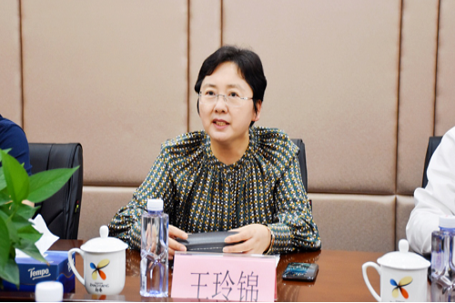 镇党委书记王玲锦带队到方夏村开展工作调研