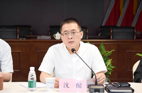 沈健主持会议,并就如何贯彻好会议精神提出具体要求.