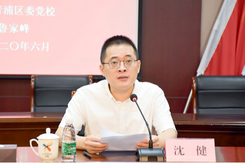 镇党委副书记沈健主持活动,并就今后如何加强"四史"理论学习提出要求.