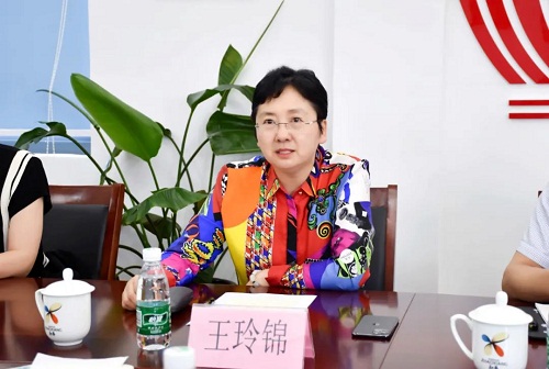 镇党委书记王玲锦带队到和睦村开展工作调研