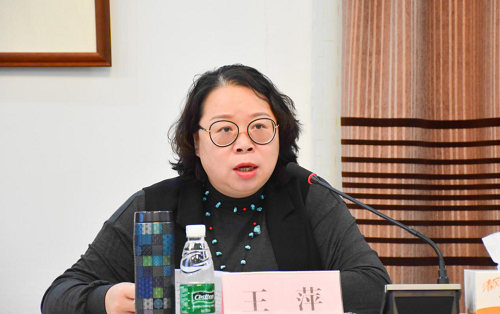 会上,王萍就农民集中居住工作情况及相关村居综合服务中心建设推进