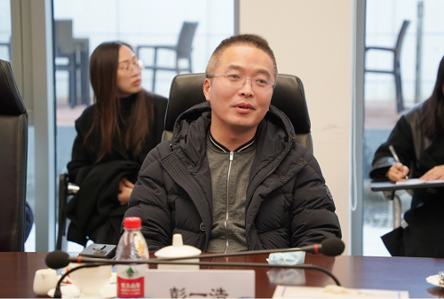 副区长彭一浩走访百强企业,并到商场开展留沪员工走访慰问活动