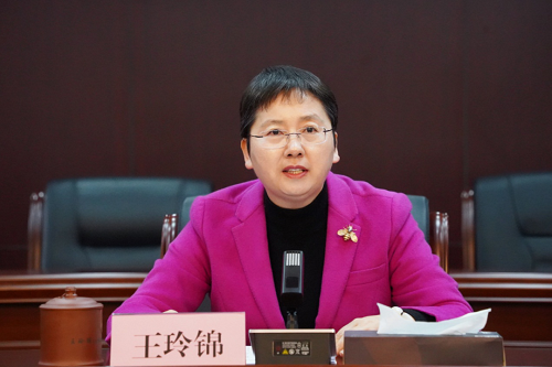 首页 工作动态王玲锦就如何全面做好今年的经济工作提出三点要求: 一