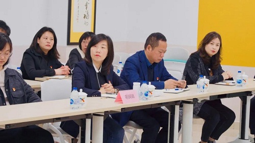 首页 图片新闻本次活动特邀区发改委综合规划科科长谭凌燕为党员群众